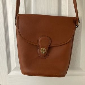 Light brown satchel / crossbody coach bag